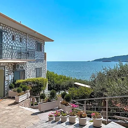 Nisteri Hotel